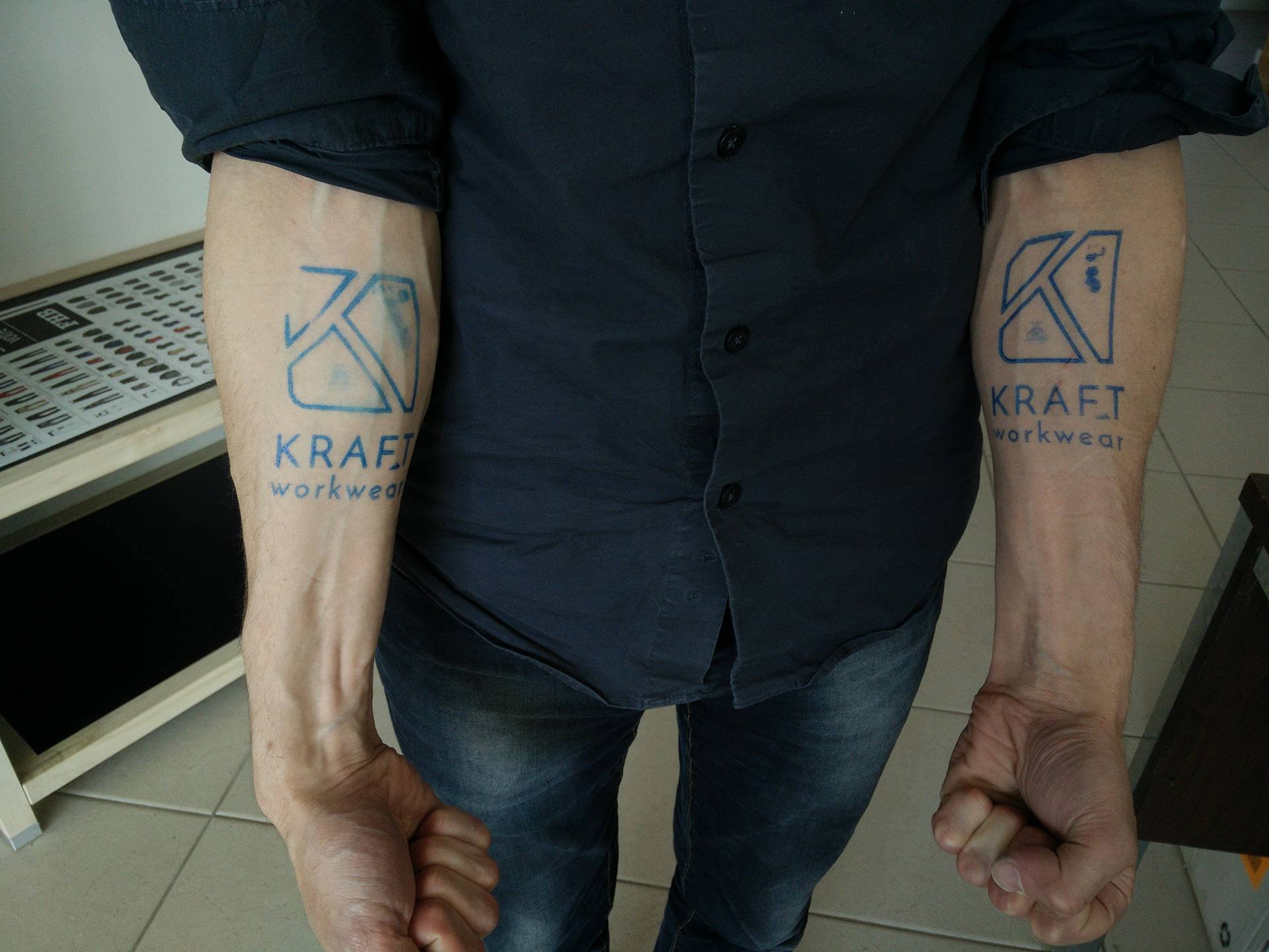 Tatouages façon Blaklader avec l'effigie de Kraft sur Jean Copleutre