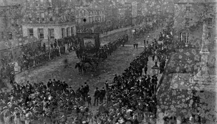 photo d epoque de la premiere parade de la st patrick en irlande en 1905