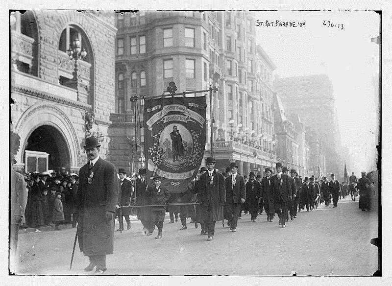 photo d epoque des premières parades de la saint patrick aux etats unis