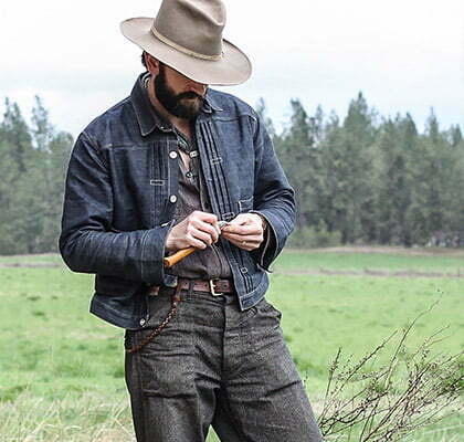homme portant le style workwear cowboy