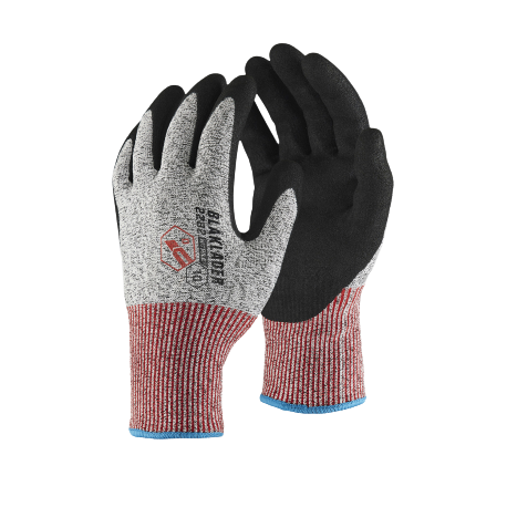 Des gants de travail anti-coupure pour forestier